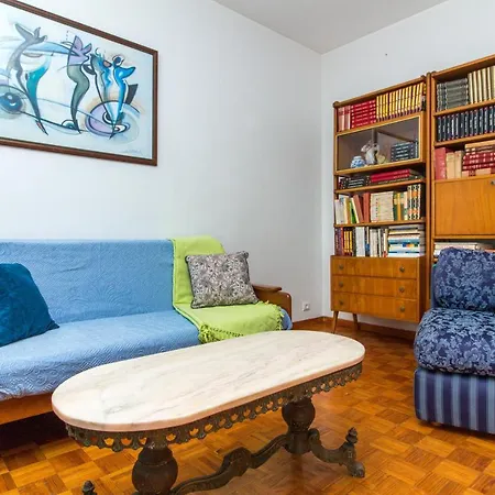 Vintage 5-mins To The Apartment