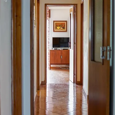 Vintage 5-mins To The Quarteira